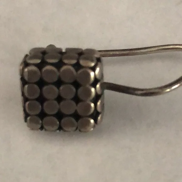 Dotted squares circle motif drop earrings - Picture 7 of 9